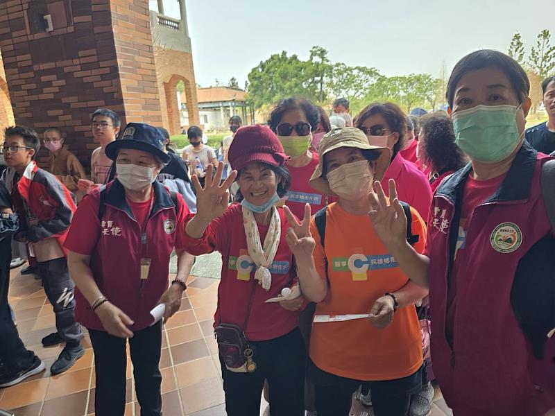 民雄衛生所開「心靈處方箋」，帶老勢大進劇場找回生命感動-5