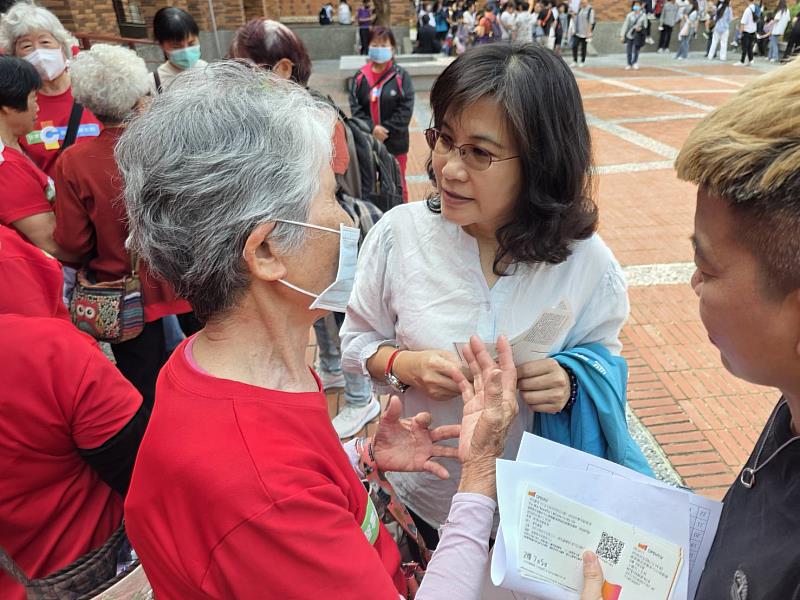 民雄衛生所開「心靈處方箋」，帶老勢大進劇場找回生命感動-3