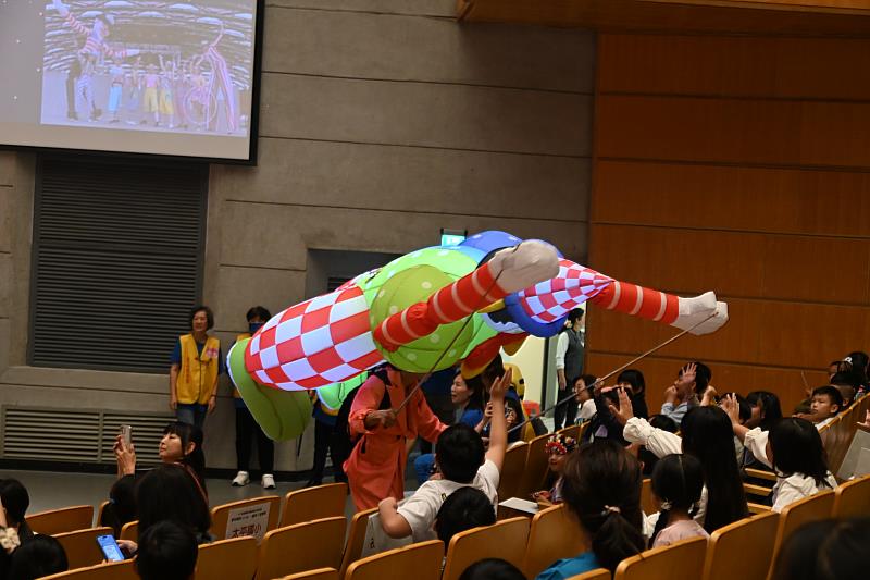 臺東慶祝兒童節！饒慶鈴表揚489位模範兒童