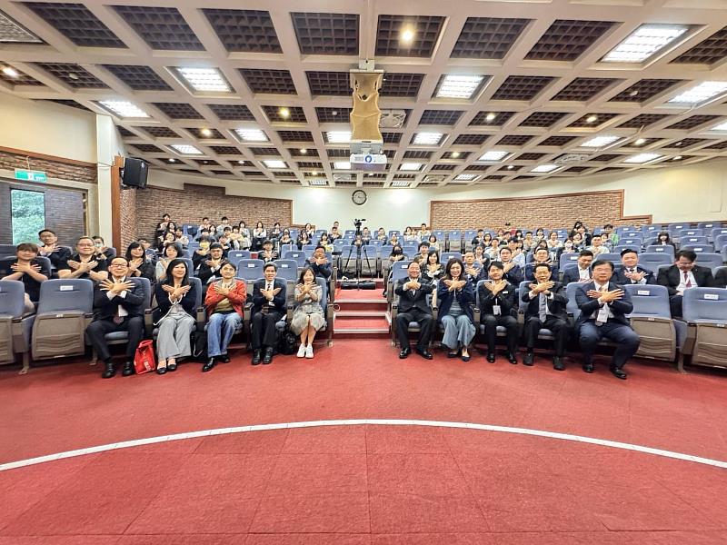 國民黨鄭麗文主席出席救國團115年青年節青年願景論壇致詞及與與會貴賓合影