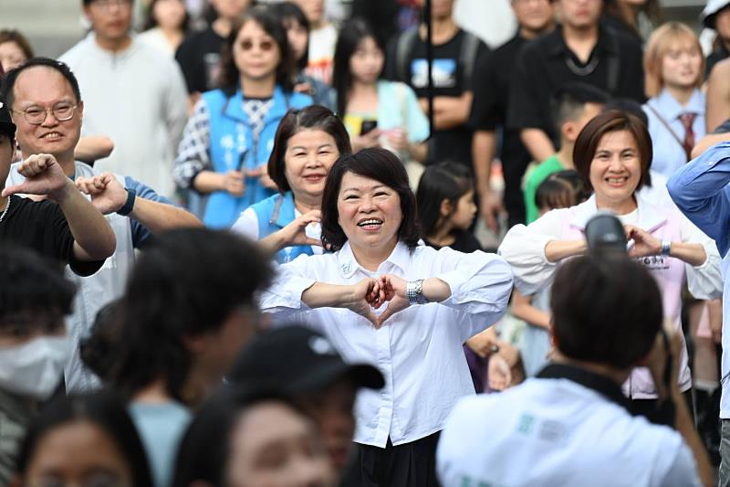 黃敏惠市長與年輕朋友共跳熱舞 拉近彼此距離