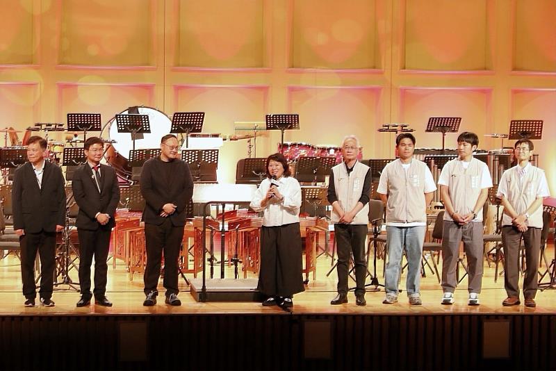 黃敏惠市長及台中市副市長鄭照新致詞合影。