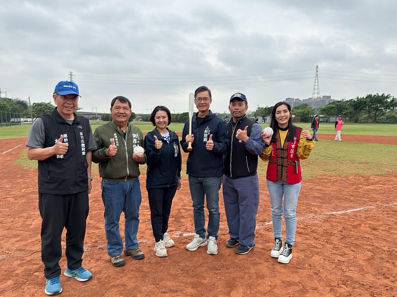 115年市長盃慢速壘球錦標賽開幕典禮合照。