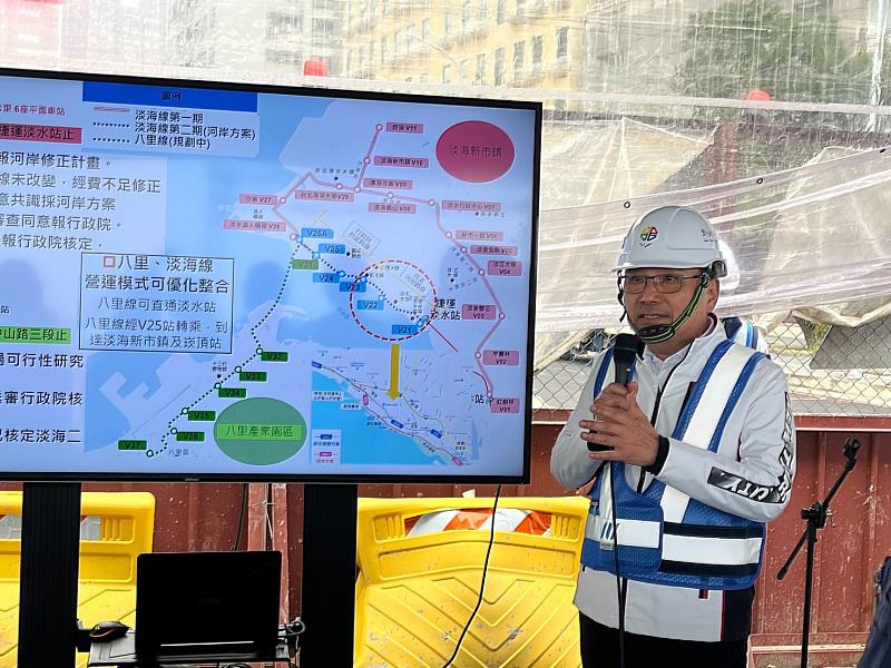 新北市長侯友宜勉勵工程團隊。