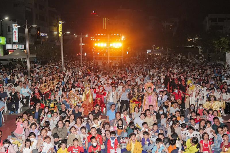 中央廣場湧入千人！《風神寶寶之火焰山》熱力席捲嘉義市。