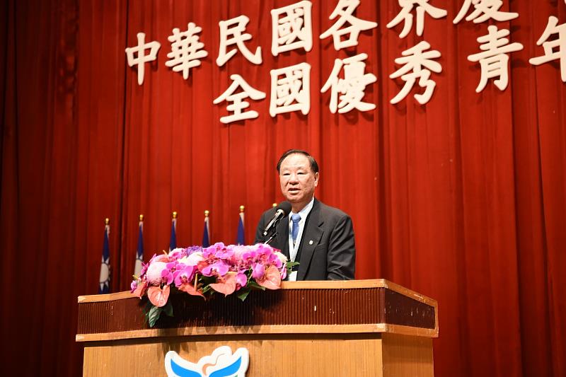 115年青年節優秀青年表揚大會主持人救國團葛永光主任致詞。
