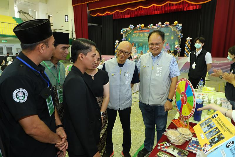 今日活動在介紹開齋節文化同時，也結合法治宣導，保障移工及新住民。