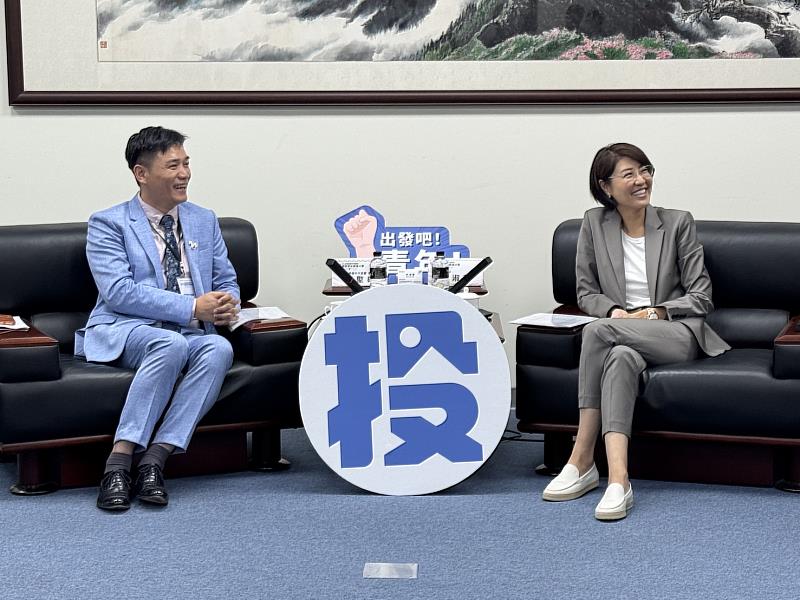 南投縣長許淑華親自接見優秀青年代表團。