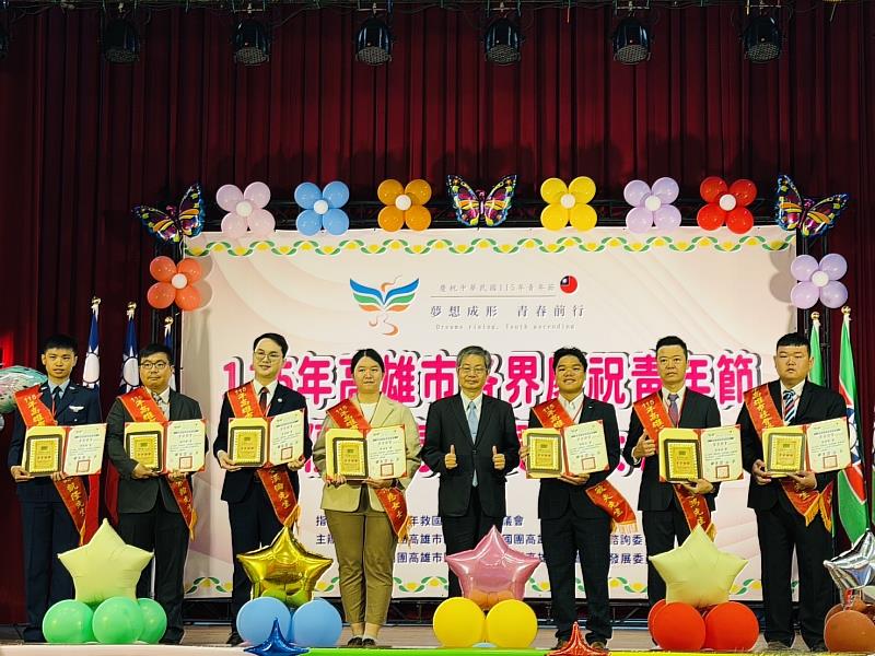青年菁英齊聚，高雄市表揚社會與學校優秀青年。