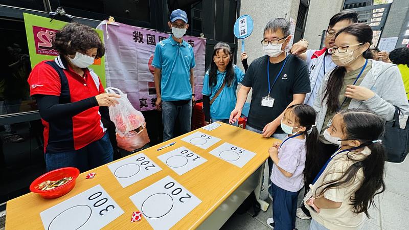 跨世代共學玩出凝聚力 救國團臺中真善美百餘名共融公益行動