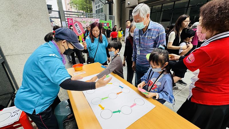 跨世代共學玩出凝聚力 救國團臺中真善美百餘名共融公益行動