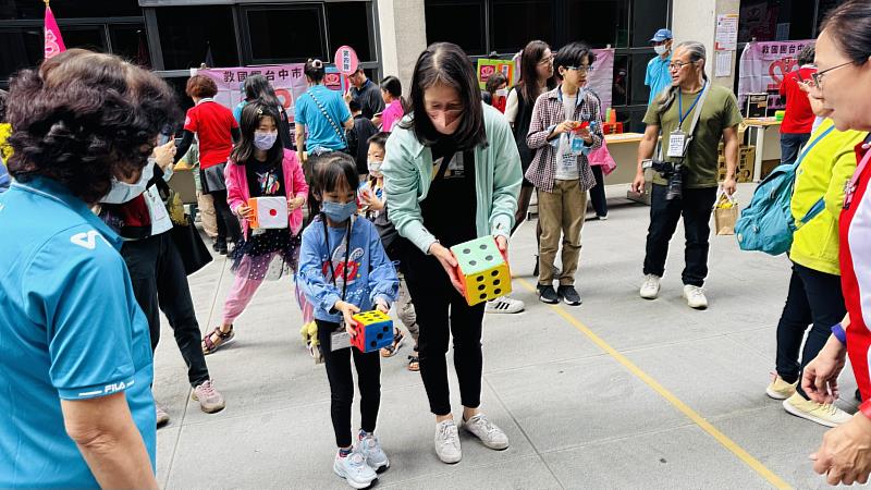 跨世代共學玩出凝聚力 救國團臺中真善美百餘名共融公益行動