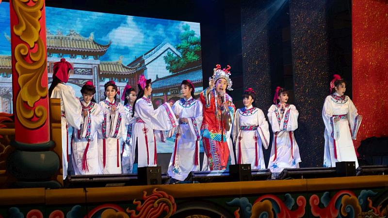 明華園戲劇團帶來傳統戲曲演出。