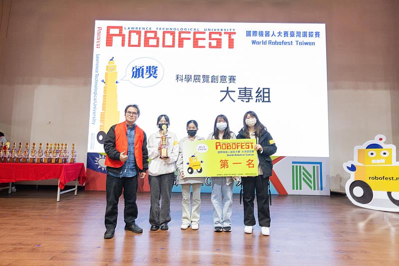 「阿孫」隊由李奕辰、黃詠緹、魏宇均及余若琪組成，作品脫穎而出，於Robofest國際機器人大賽奪冠。