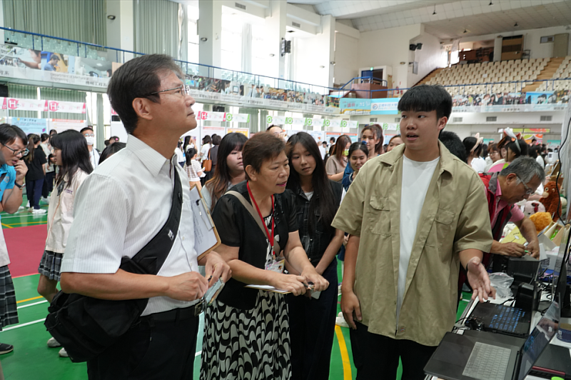 正修高中職專題製作競賽盛大登場,56組隊伍作品展現跨域創新實作力。