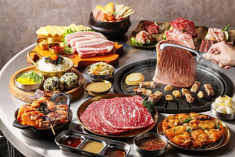 金咕著名的究好豬五花三吃由專人代烤，受到許多網友激推。