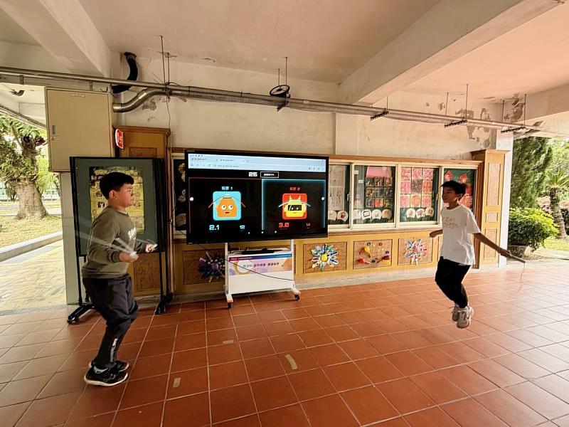 透過「資源共享」與「策略聯盟」機制，將單一校園體育課程升級為跨校、跨縣市、跨國際的「雲端健康學習型組織」。