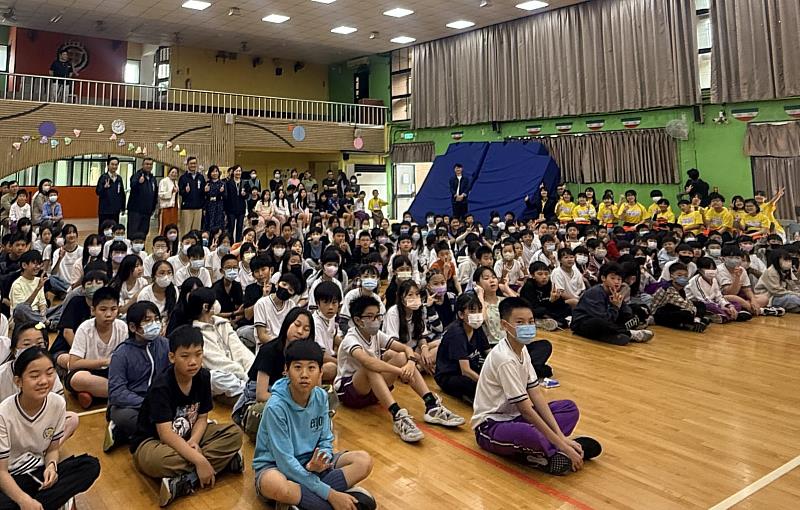 林琨瀚副市長與所有學生合影。