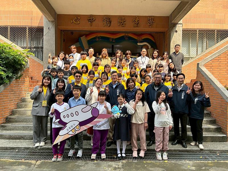 APCC團員與接待家庭合樂融融。