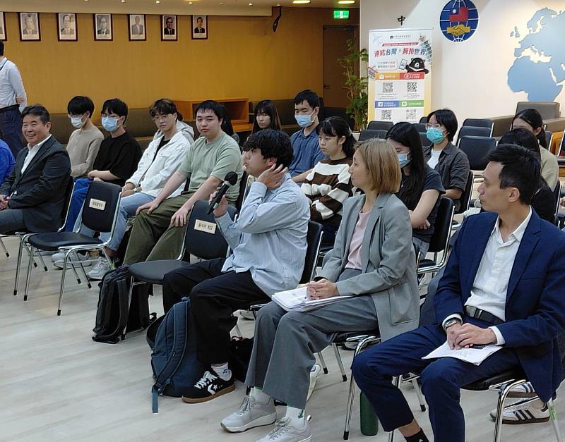 國立政治大學學生踴躍提問。