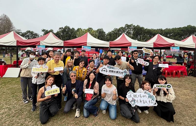 由技職所劉威德所長、李佳蓉教授、永續中心林沂品主任、技職永續破風者計畫張文山教授、智慧教育實驗室黃國豪教授、永齡希望小學楊淑媛專員所組織之團隊。