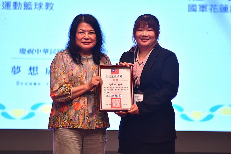 花蓮慈院高晴吟護理長在婦產科、產房與婦科癌症照護領域深耕18年，她期待透過自己的努力，讓每一位在生命轉折點上的女性與家庭都獲得公平友善的照護。