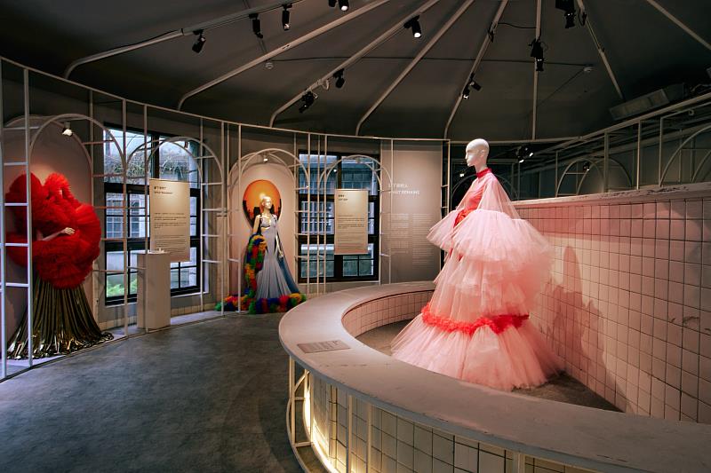 形象展演（Presentation）方面，則由BOB Jian揭開序章，以《留下來的人 What Remains》為題，融合聲音藝術與非典型展示空間，透過10套精萃之作構成環形敘事。