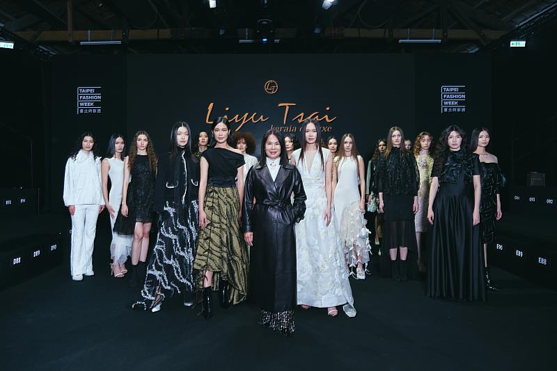 Liyu Tsai本季作品以新創高級訂製手法Cultivée展開，將「累積」視為構形核心。