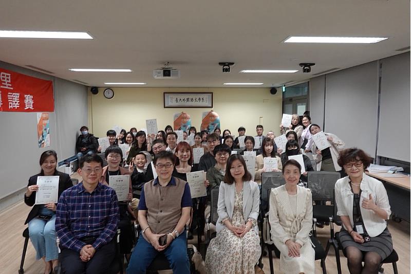 《英千里文學X轉譯競賽》於3月28日於臺大人文大樓外文系會議室舉辦頒獎典禮。圖／攝影黃柏勳