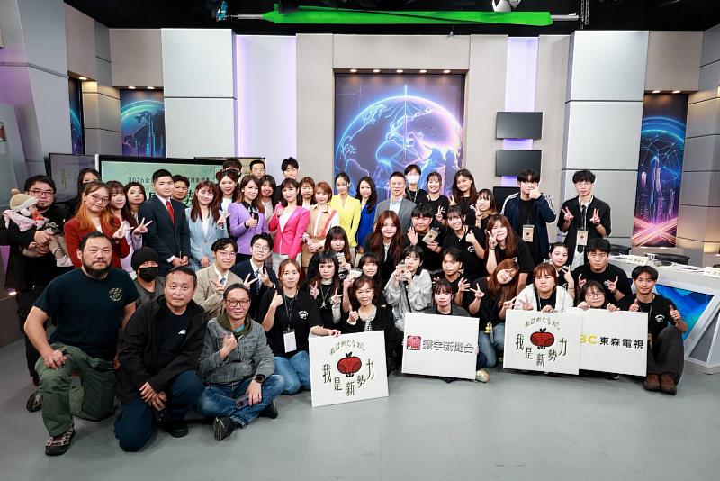 本屆大賽導播、攝影、燈光、音控與現場調度由世新新聞系學生實際參與。（世新大學提供）