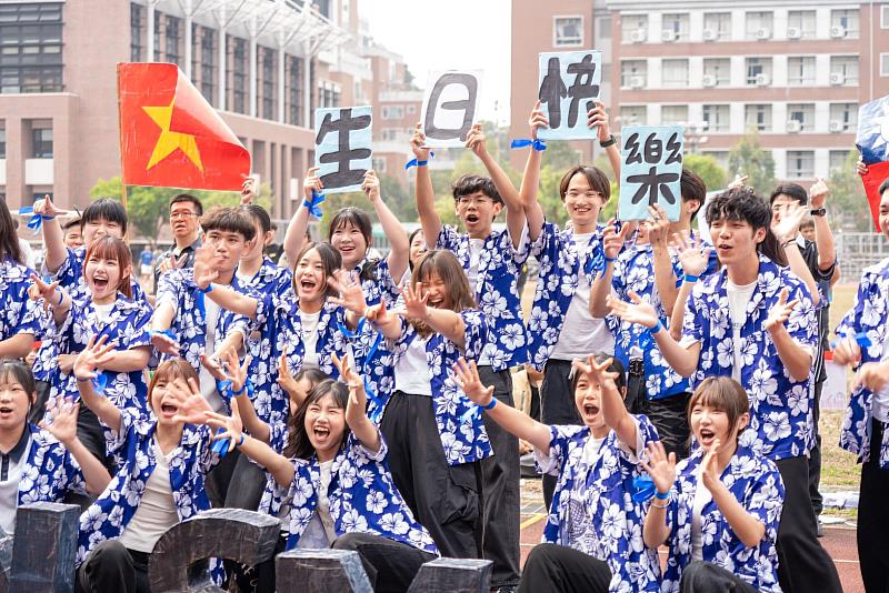 慶賀朝陽科大32週年校慶 系際盃創意進場競賽吸睛登場