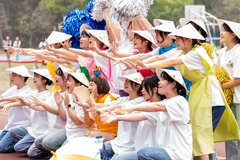 幼兒保育系創意演出榮獲亞軍。