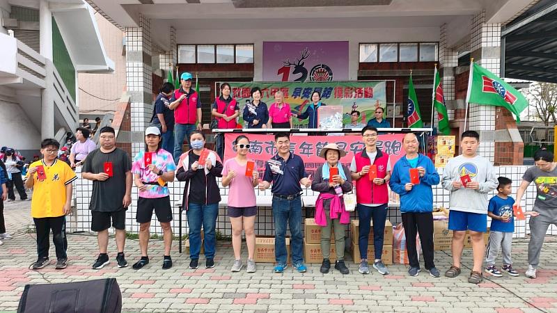 臺南市六甲區早安晨跑熱力登場千人共襄盛舉迎接活力青年節