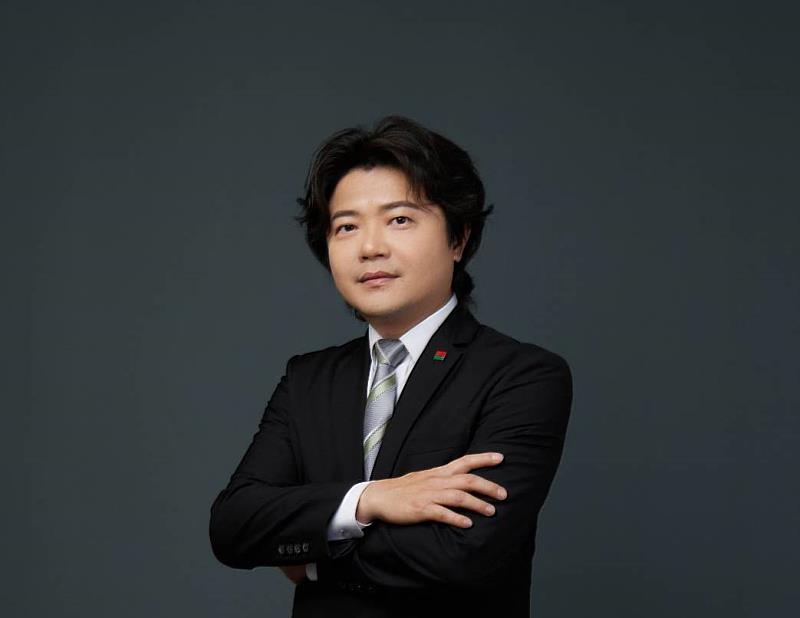 信義房屋蔡佳勳以信任帶領團隊創佳績,獲金仲獎楷模。