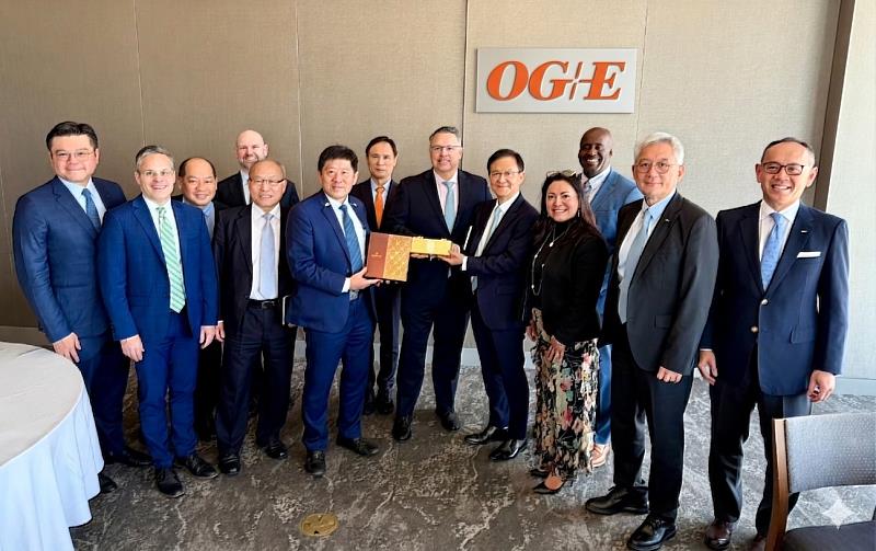 IEAT與OG&E電力公司交流。