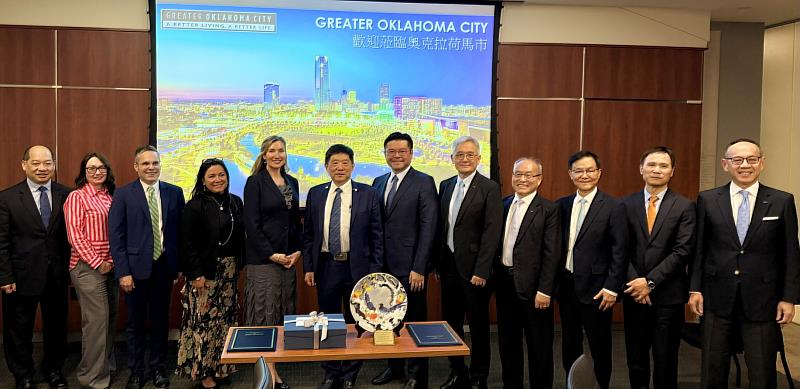 IEAT訪團與大奧克拉荷馬市商會合影。