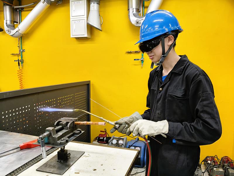 北分署與南港高工共同培訓選手廖祐得，獲得青年組「冷凍空調」職類銀牌。