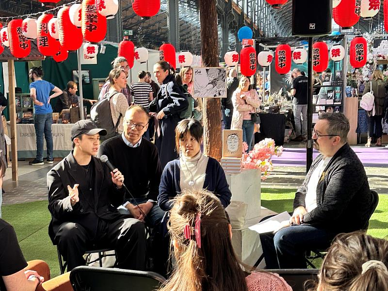 臺灣漫畫家艾利柚與藥島出席座談活動，深入分享各自的創作歷程與心得。