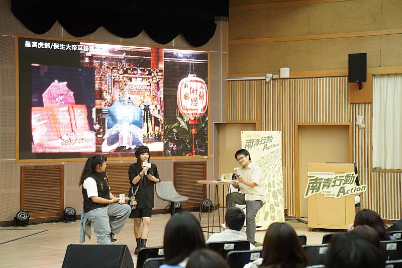 青年代表於南大參與論壇對談,聚焦城市議題與公共參與,交流觀點並提出行動想法,展現青年多元聲音。(照片來源:臺南市政府)