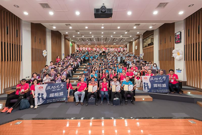 成功大學管理學院EMBA躍榕盟社團攜手偏遠學童踏溯成大,實踐大學社會責任。