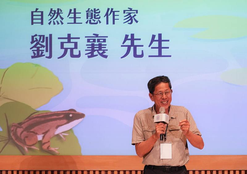 圖說:特展開幕式特別邀請到重量級生態作家劉克襄,劉克襄分享,生態保育理念已成內化為台電人的DNA,保育觀念並非口號,而是台電人的日常。