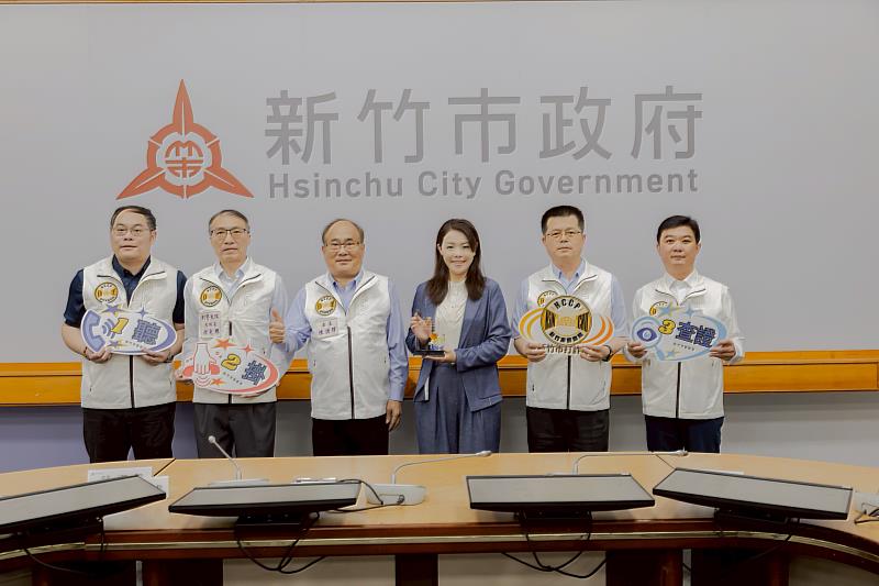 竹市警察局獻獎合照。