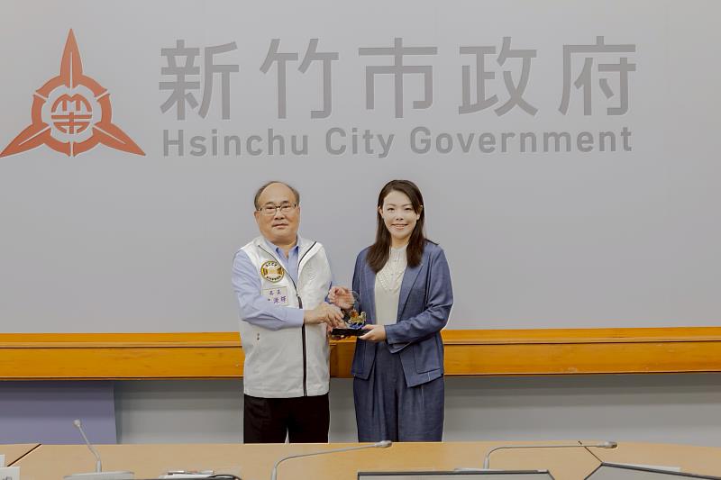 竹市警察局獻獎合照。