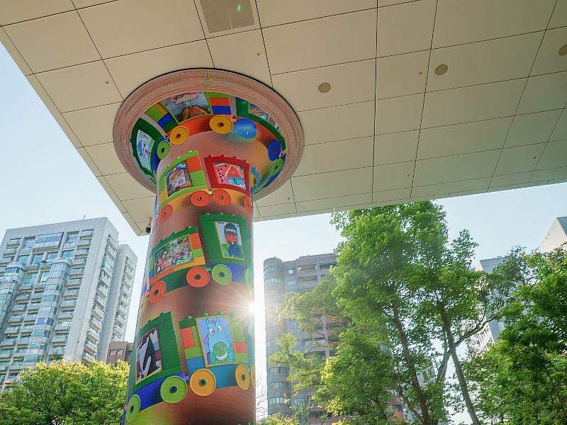 台北街頭被巨幅兒童創作覆蓋，一場爲孩童公開的夢想展覽。