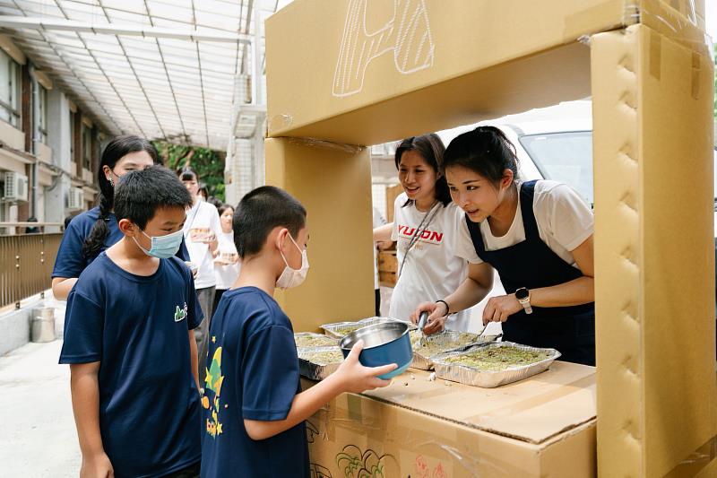 硬派卡永續行動車也在現場同步打造「森海齊遇永續移動市集」，以山林與海洋為主題設計多元闖關體驗。