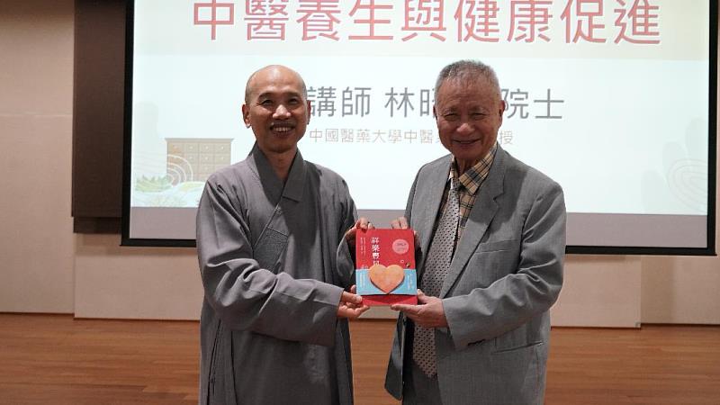林昭庚院士與護法總會監院常應法師合影。