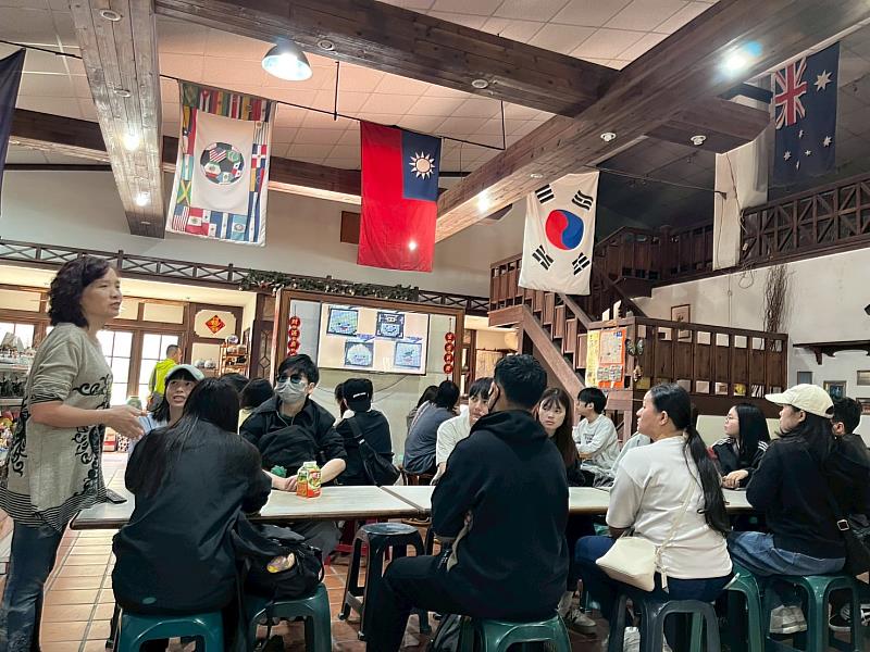 陶藝成果交流互動。