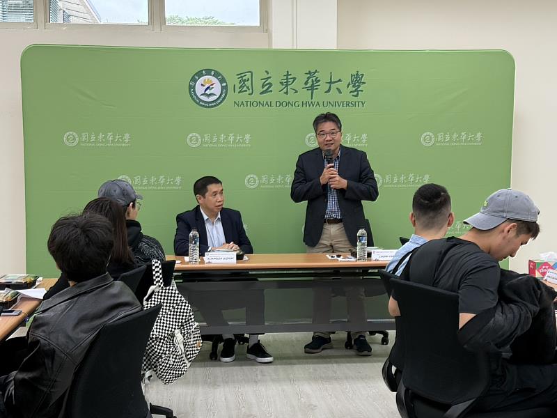 副代表與學務處林俊瑩學務長參與蒙古同學座談會。