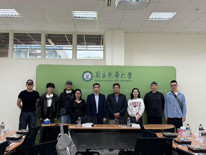 蒙古同學座談會合照。