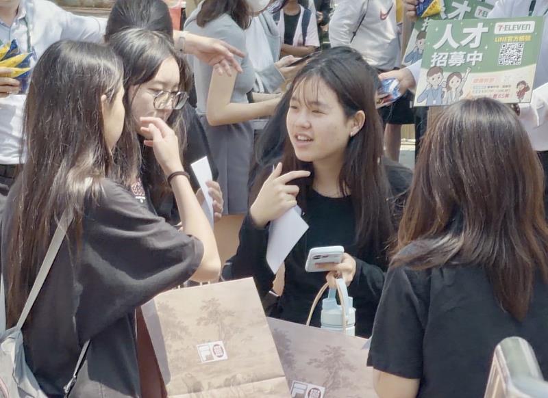 暨大推動產學合作與跨領域學程，強化學生實務經驗與就業競爭力。